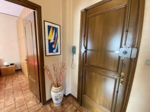 BILOCALE AMPIO CON DOPPIO POSTO AUTO COPERTO